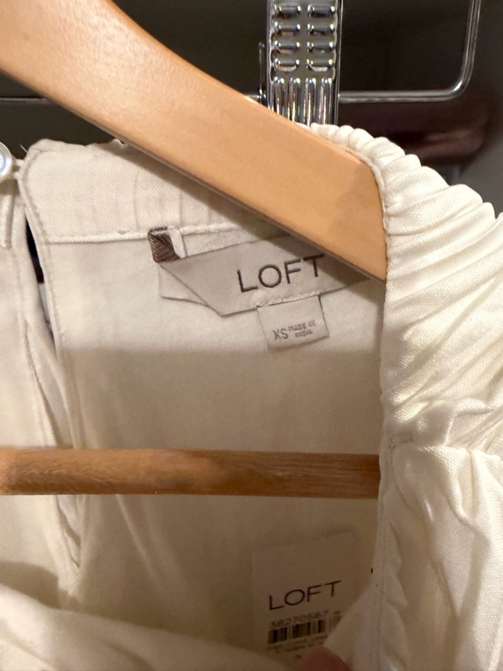 LOFT Cream Sleeveless Pleated Blouse - Picture 5 of 9